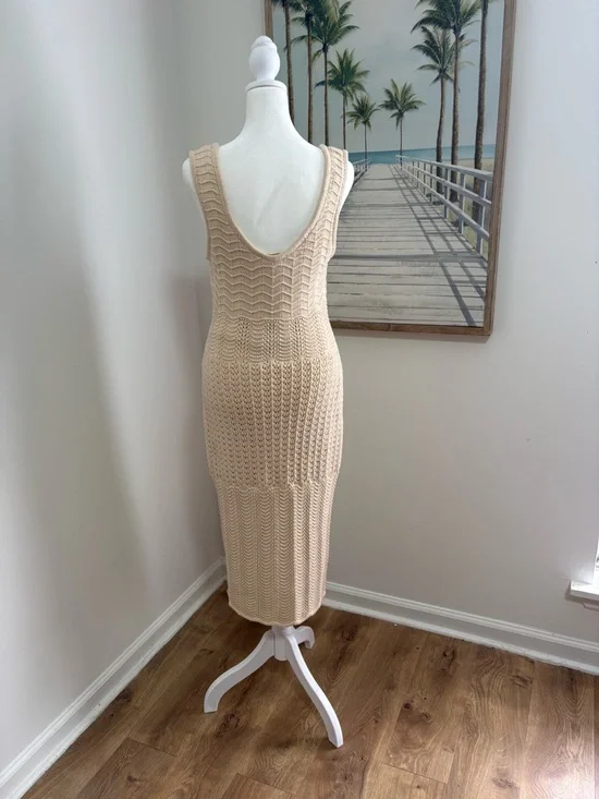 House of Harlow 1960 Cream
Knit Double Lined Midi Dress | - Picture 5 of 6
